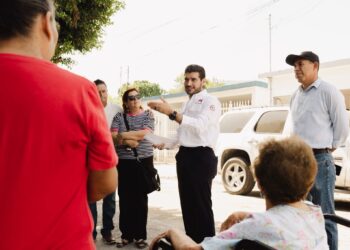 Beto Granados inicia rehabilitación del drenaje sanitario en la colonia Acuario 2001