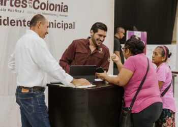 Beto Granados acerca servicios y agua gratuita a familias en "Martes en tu Colonia"