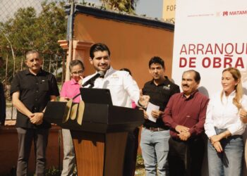 Beto Granados inicia pavimentación de la calle Maya en la colonia La India