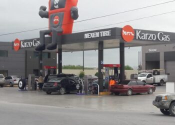 Acusan a conductor de robar dinero en gasolinera de Matamoros; lo exhiben en video