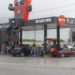 Acusan a conductor de robar dinero en gasolinera de Matamoros; lo exhiben en video
