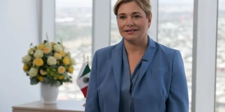 Maru Campos durante un evento donde advirtió sobre los riesgos para las inversiones y exportaciones en México.