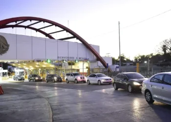 Revisión con rayos X en puentes internacionales de Matamoros provoca largas filas