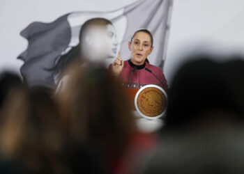 Claudia Sheinbaum habla sobre las escuelas militarizadas y el plan contra el sargazo durante su conferencia matutina