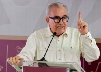 Reaparece Rubén Rocha y denuncia campaña de calumnias