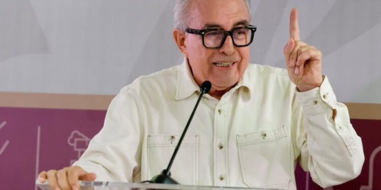 Reaparece Rubén Rocha y denuncia campaña de calumnias