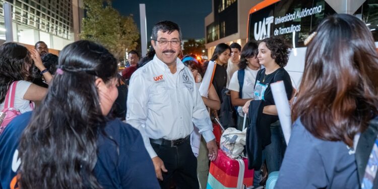 Brinda rector de la UAT emotiva despedida a talentos universitarios