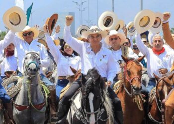 Hacen cabalgata en respaldo a Américo ante presuntas indagatorias en EU