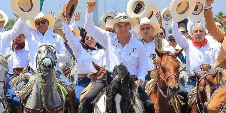 Hacen cabalgata en respaldo a Américo ante presuntas indagatorias en EU