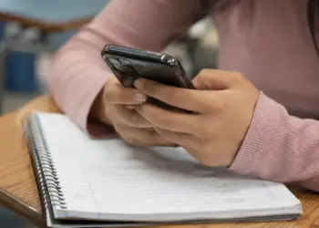 Convoca SET a foro estatal para regular uso de celulares en escuelas de Tamaulipas