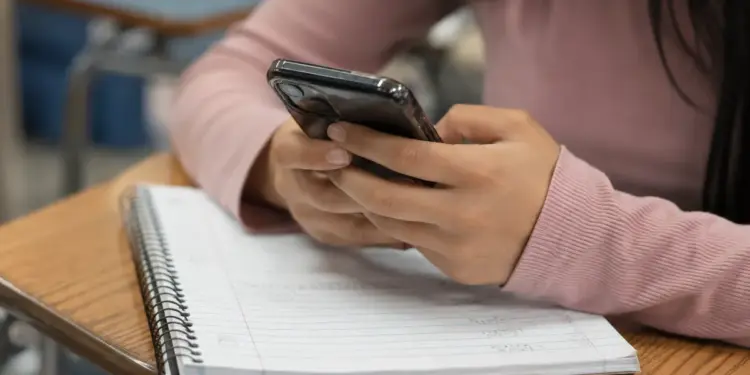 Convoca SET a foro estatal para regular uso de celulares en escuelas de Tamaulipas