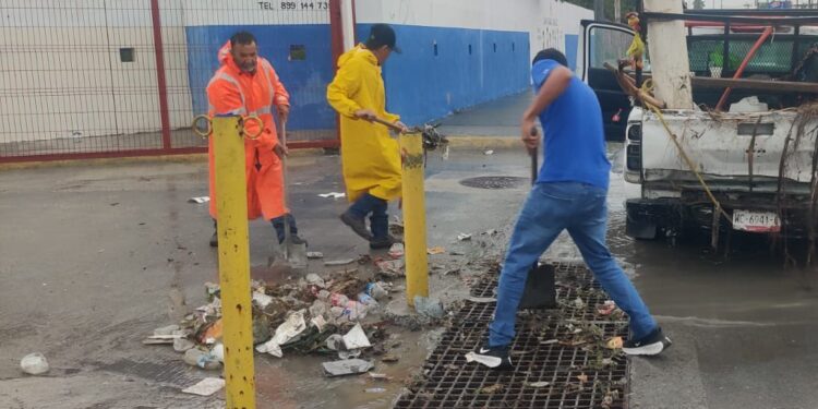 Fuerte lluvia en Reynosa provoca inundaciones, apagones y autos varados