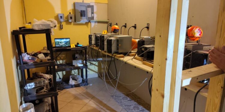 Hallan granja de criptomonedas en Tamaulipas tras un cateo en Camargo