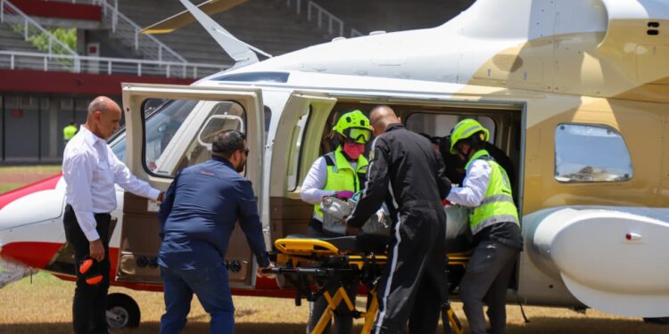Trasladan a niño en ambulancia aérea tras choque en Soto la Marina