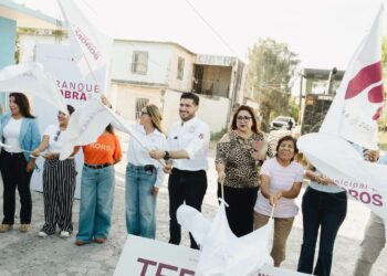 Beto Granados encabeza el inicio de la pavimentación de la calle Miguel Alemán en Matamoros.