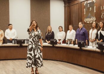 Alejandra Salazar Rodríguez rinde protesta como regidora del Ayuntamiento de Matamoros.