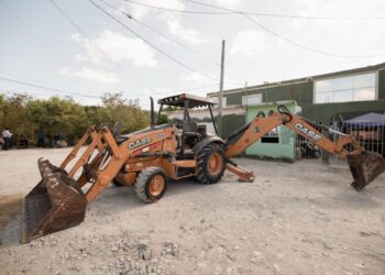 Beto Granados encabeza el arranque de pavimentación en Ampliación Solidaridad.