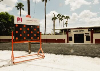 Gobierno de Beto Granados realiza trabajos de mejoramiento vial y limpieza en Matamoros.