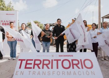 Beto Granados da el banderazo a la pavimentación de la calle SNTE en Las Culturas.