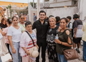 Beto Granados supervisa obras de infraestructura vial y educativa en la colonia Las Culturas.