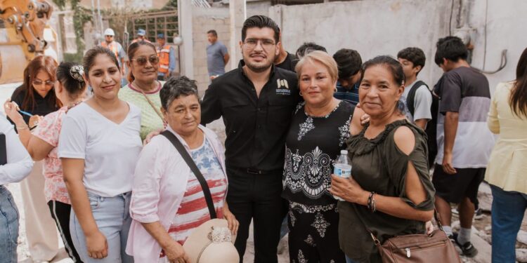 Beto Granados supervisa obras de infraestructura vial y educativa en la colonia Las Culturas.