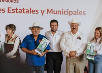 Beto Granados encabeza la entrega de apoyos sociales a familias y ejidos de Matamoros.
