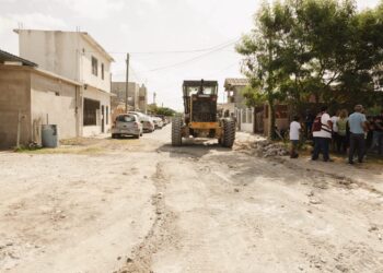 Beto Granados anuncia la rehabilitación del drenaje sanitario en Vista del Sol.