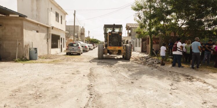 Beto Granados anuncia la rehabilitación del drenaje sanitario en Vista del Sol.