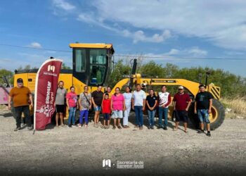 Maquinaria rehabilita el acceso principal del Ejido El Ebanito por instrucciones de Beto Granados.