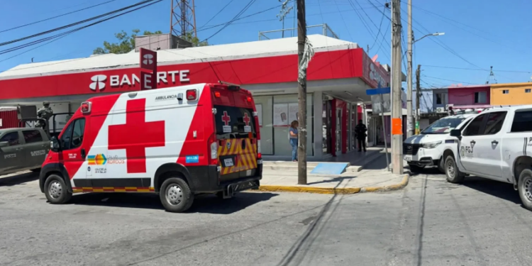 Asalto en banco de Reynosa: sujeto asalta a cuentahabiente y huye