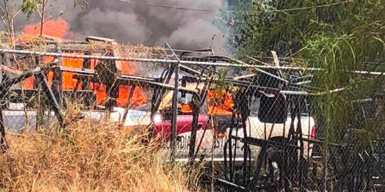 Incendio consume alrededor de 21 patrullas en Ciudad Victoria