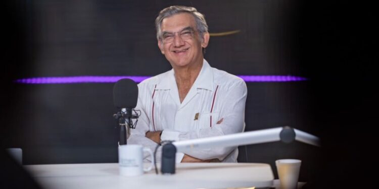 Américo Villareal cambia informe por conversatorio