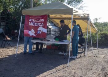 Beto Granados acerca salud y prevención a las familias en la colonia La Paloma