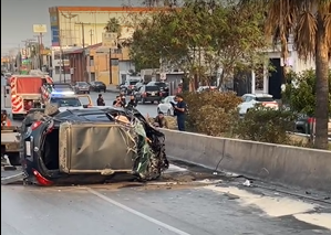 Choque en puente de Plaza Fiesta: hombre es hospitalizado y una mujer sale ilesa