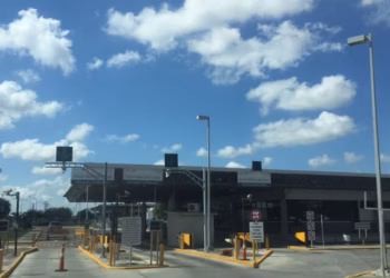 Cierran puente "Los Tomates" Matamoros para tráileres vacíos que vuelven a México
