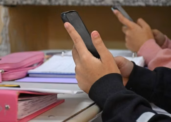 Confirman prohibición de celulares en escuelas de Tamaulipas a partir de octubre