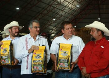 Da Villarreal banderazo a primer embarque de carbón tamaulipeco a Estados Unidos