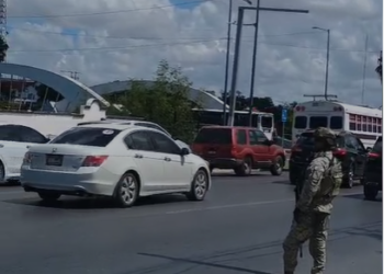 Ejército y Tránsito realizan operativo contra vehículos sin placas en Reynosa