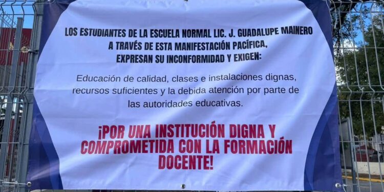 Estudiantes de la Normal de Matamoros protestaron por falta de maestros