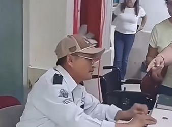 Guardia de seguridad exige uso de cubrebocas en el ISSSTE; sino llevas te lo vende