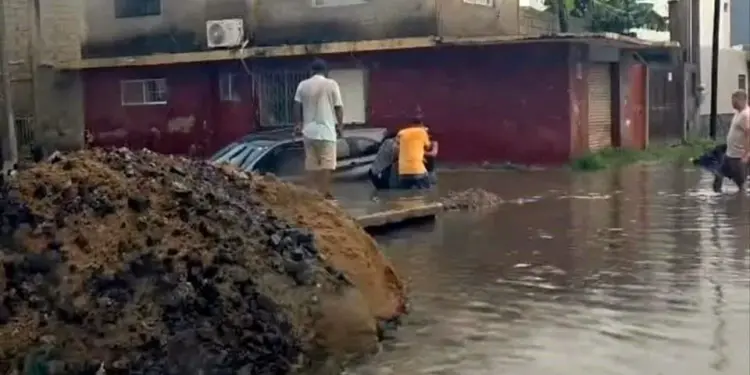 Lluvia inunda sur de Tamaulipas; descartan tormenta tropical en el Golfo