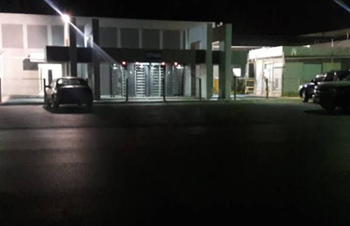 Madrugan en busca de empleo en Tricon Matamoros: llegan más de 100 personas