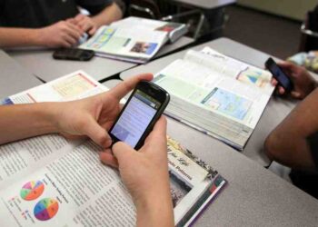 Prohibirán celulares en escuelas de Tamaulipas a partir de noviembre