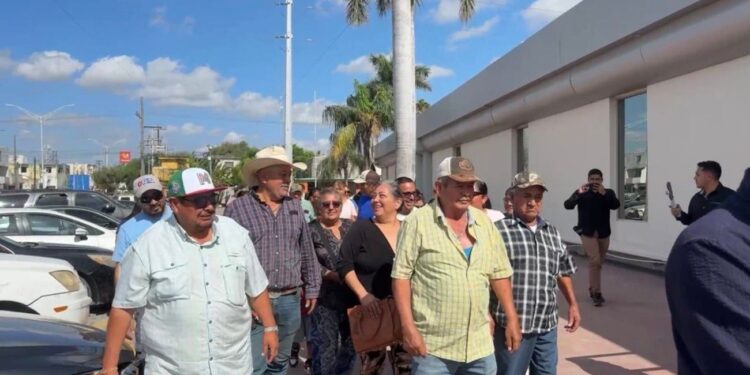 Protestan en oficinas de CFE Matamoros tras varios días sin luz en Anáhuac