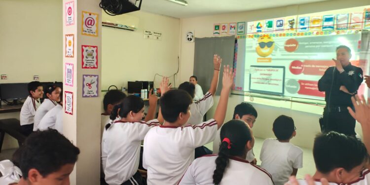 Imparte la Guardia Estatal Cibernética pláticas a estudiantes sobre prevención de la violencia digital