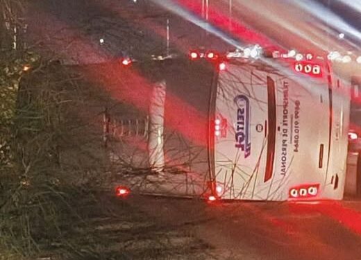 Volcó autobús de personal en la carretera Río Bravo-Reynosa