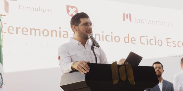 Beto Granados durante el arranque del ciclo escolar 2026-2027 en Matamoros