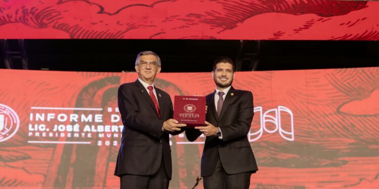 Américo Villarreal y Beto Granados durante el Segundo Informe de Gobierno de Matamoros