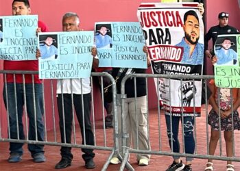 Familiares de Fernando protestan previo al informe de Alberto Granados en Matamoros