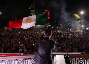 Beto Granados durante la ceremonia del Grito de Independencia en Matamoros